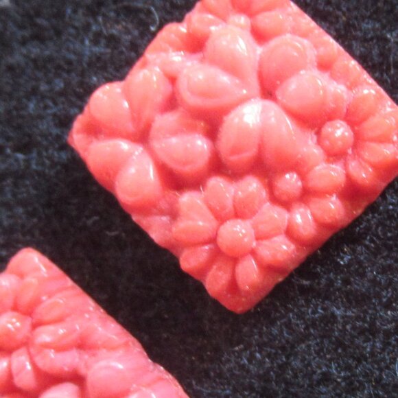 12 Vintage Japanese Floral Celluloid Cabochons, Coral, Jewellery, Crafts - Picture 4 of 6